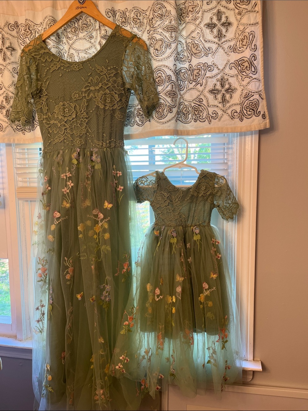 Mommy & Me Olive Green Lace & Embroidered Tulle Dress Xs/ Xs
